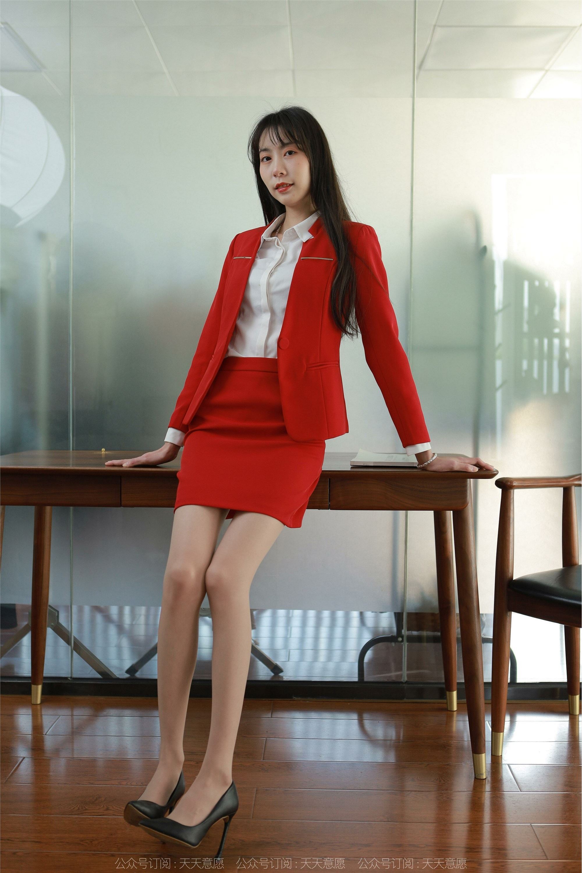 IESS异思趣向  2022.05.03 丝享家 1077：团团《红裙丽人大长腿》